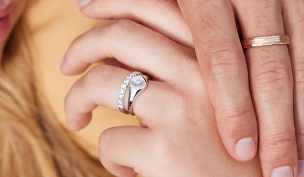 Signet rings – elegant designs | acredo