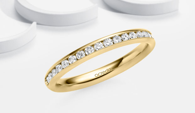 Anillos Memoire y anillos con tachuelas alrededor de 2.000 euros | acredo